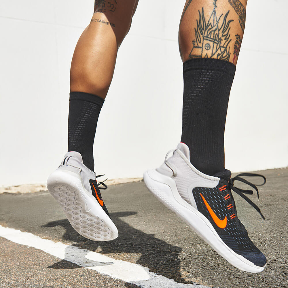 Review mới nhất giày chạy bộ nam Nike Free Rn 2018 